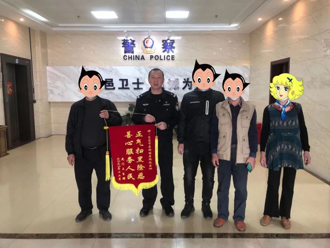 DƬ